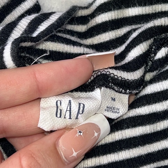 ♡ GAP Mockneck Tank Top - Picture 3 of 3